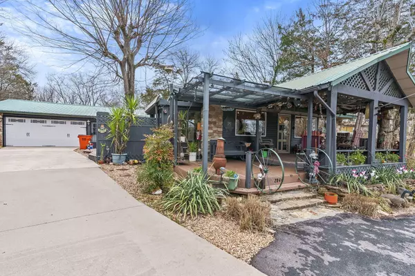 Cape Fair, MO 65624,2044 Wooley Creek RD