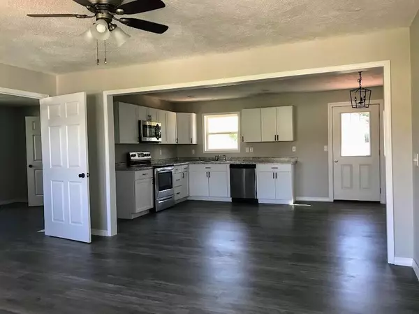 Ava, MO 65608,1313 E Benton AVE