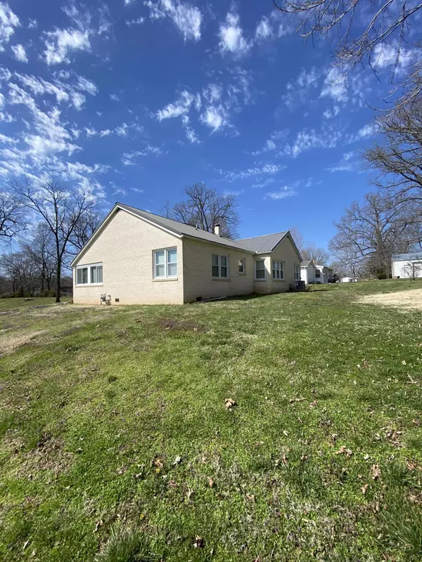 Crane, MO 65633,807 Main ST