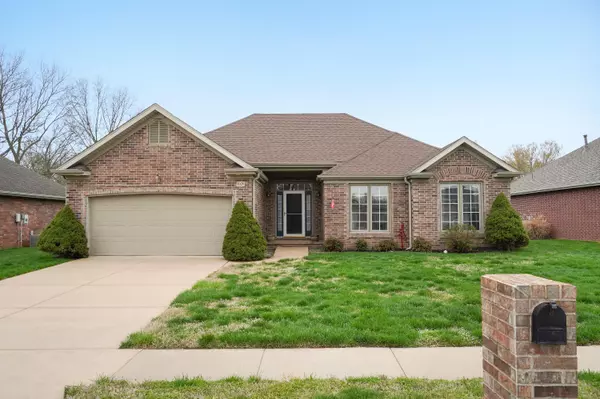 1020 E Oak Tree LN, Springfield, MO 65810