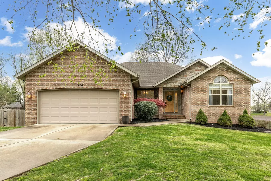 1704 S 13th AVE, Ozark, MO 65721