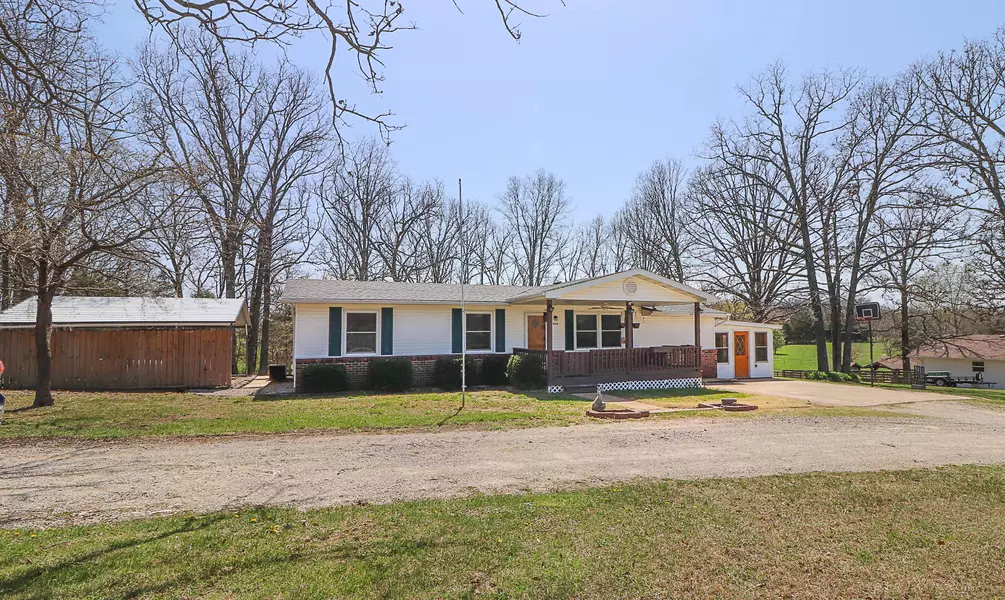 16948 Grace RD, Lebanon, MO 65536