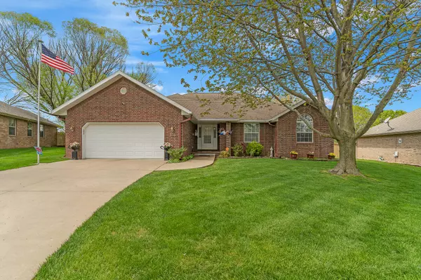 3715 S Swan AVE, Springfield, MO 65807