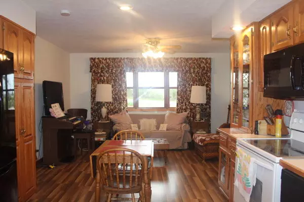 Bolivar, MO 65613,3332 Highway Rb