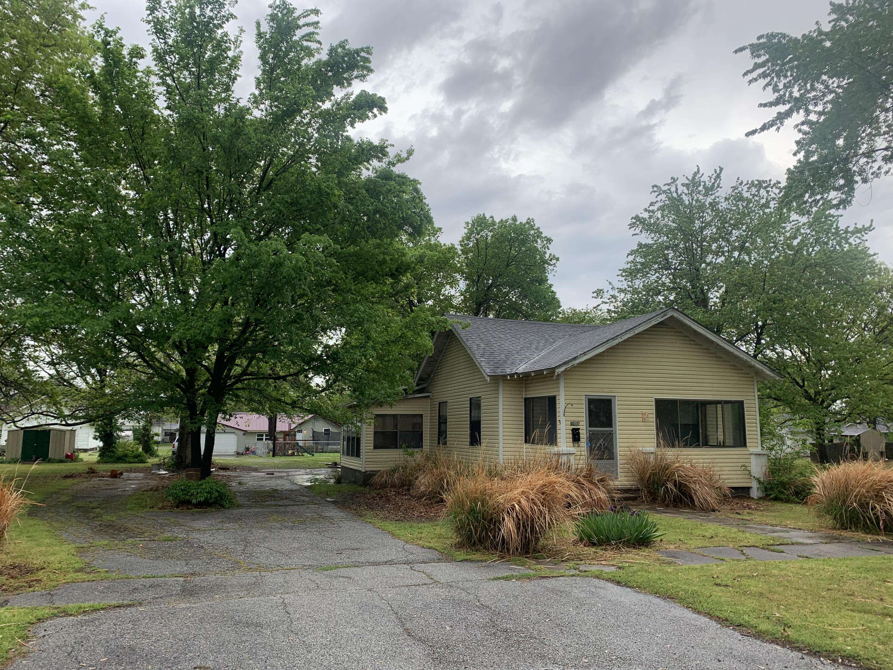 1823 Chouteau AVE, Baxter Springs, KS 66713