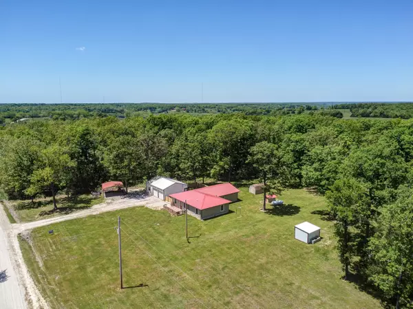 1031 New Hope RD, Fordland, MO 65652