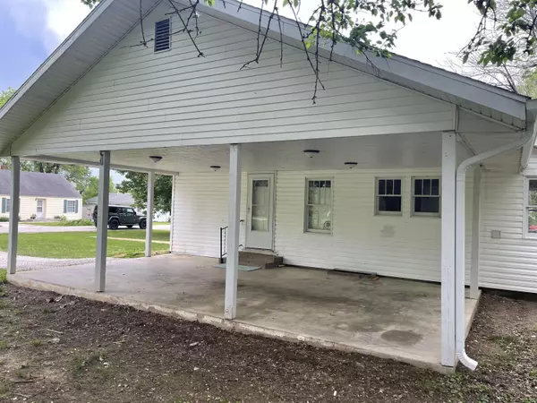 Ava, MO 65608,606 Gentry AVE