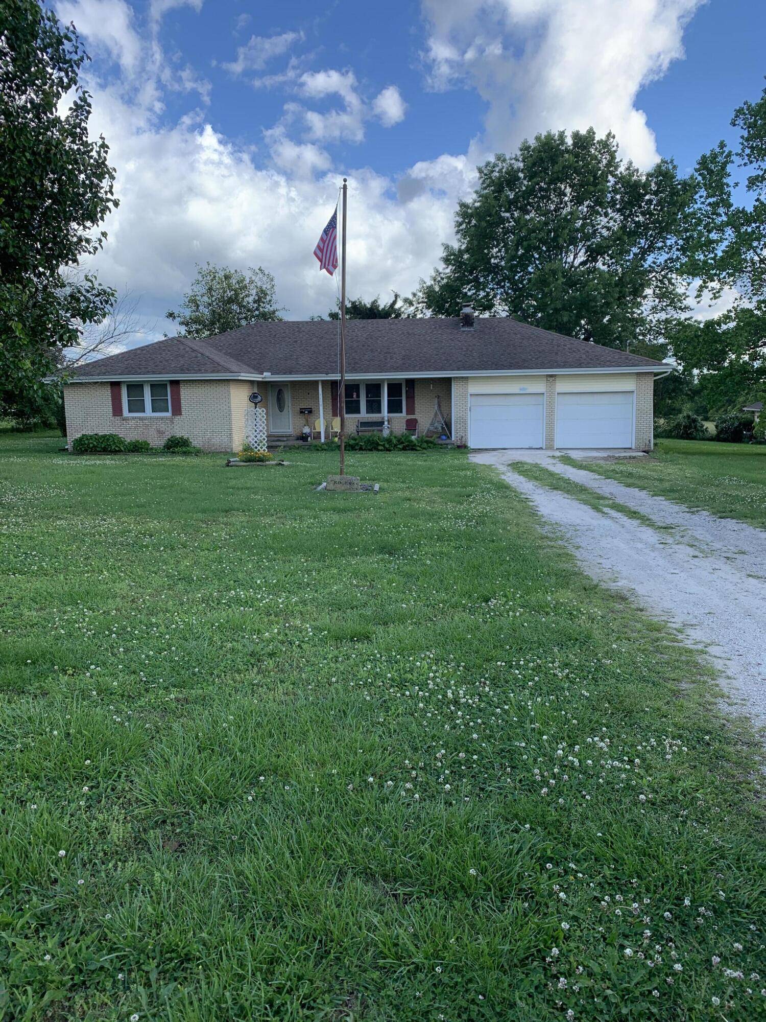1110 E 535th RD,  Morrisville,  MO 65710