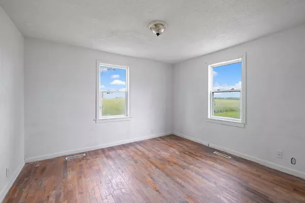 Louisburg, MO 65685,237 State Highway 64