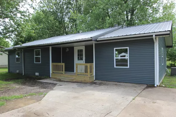 409 N Division, Seymour, MO 65746