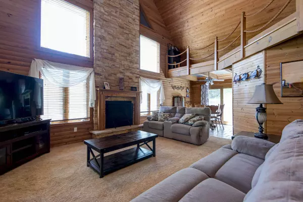 Crane, MO 65633,3725 State Hwy Bb