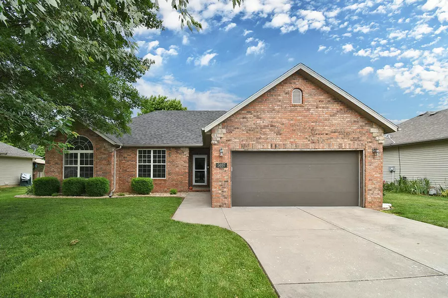 5037 S Red Oak, Battlefield, MO 65619