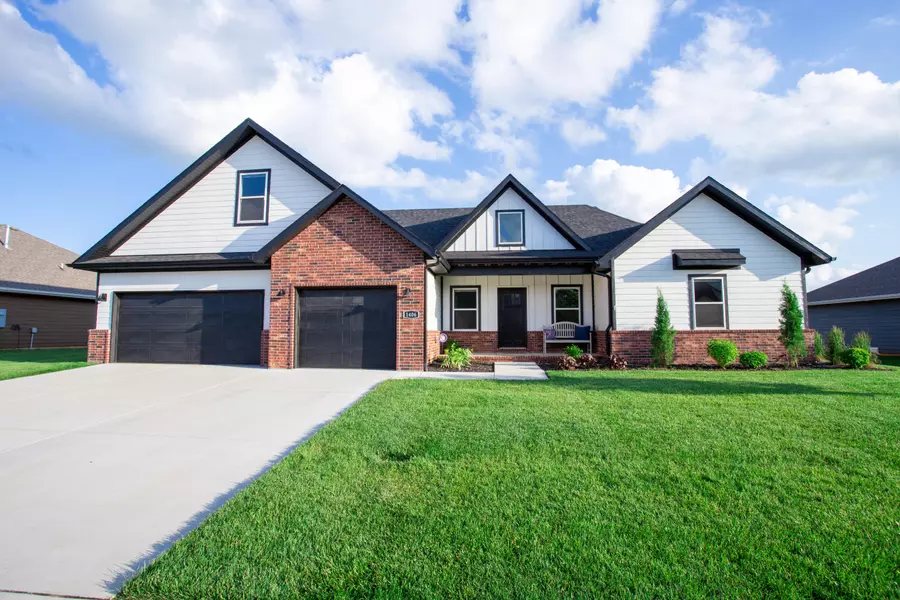 1406 E Hayloft DR, Ozark, MO 65721