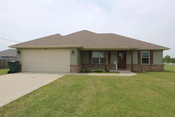 1048 W Thoroughfare ST, Seymour, MO 65746