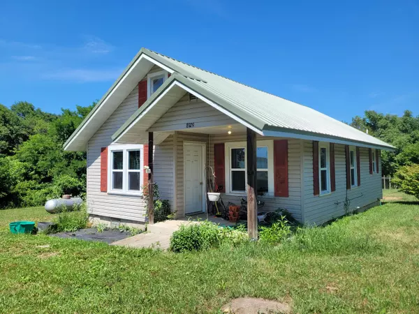 8929 East Road, Mountain Grove, MO 65711