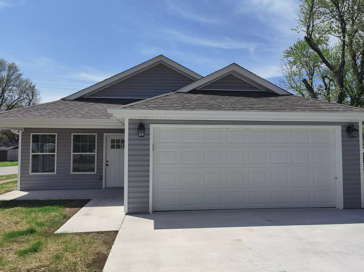 Webb City, MO 64870,802 N Hall ST