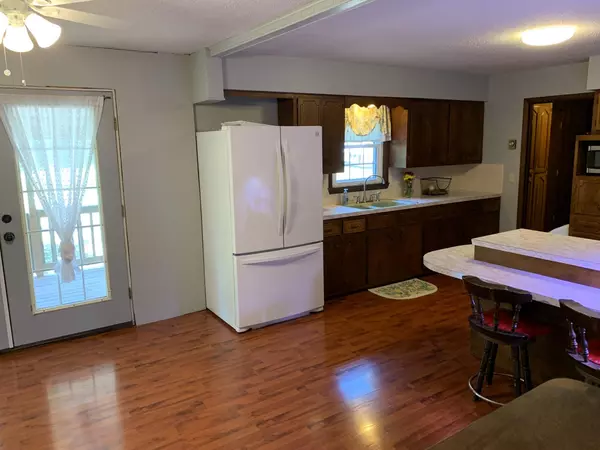 Ava, MO 65608,402 Bacorn AVE