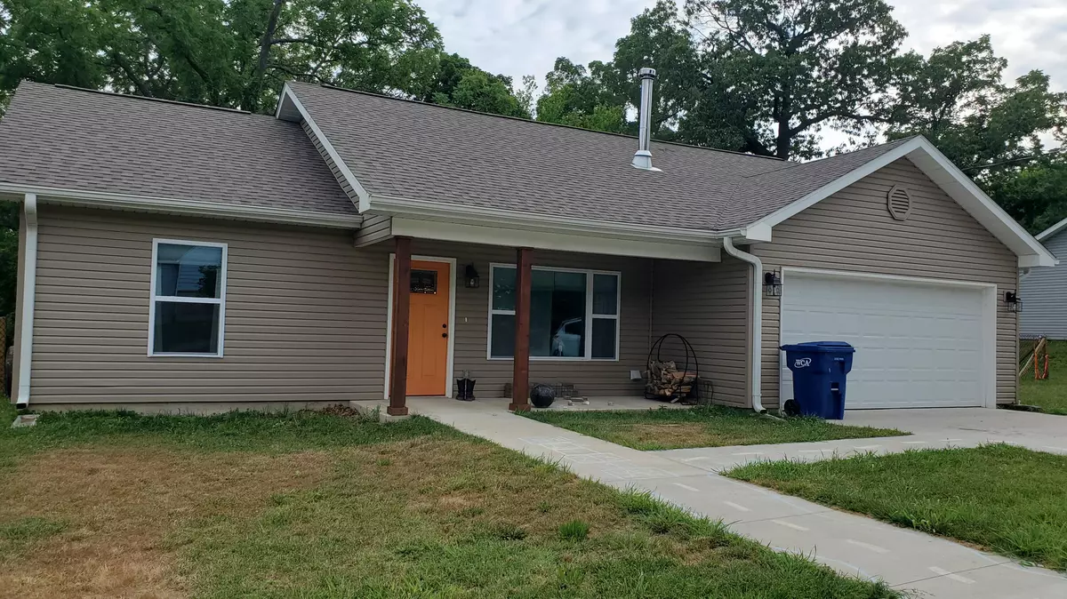 Sarcoxie, MO 64862,902 Center ST