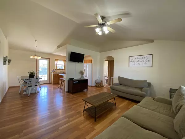 Clever, MO 65631,704 W Lexington CIR