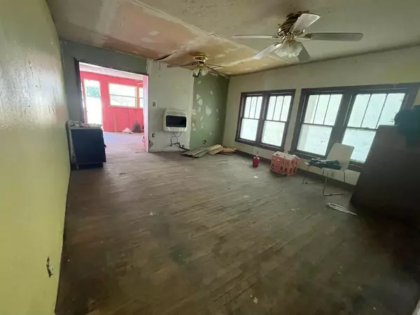 Ava, MO 65608,708 Hampton AVE