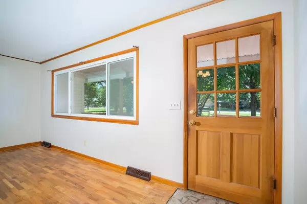 Clever, MO 65631,103 W Chrysler