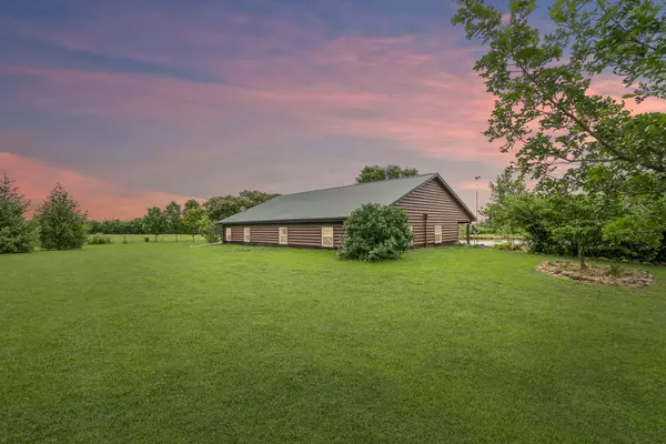 Leeton, MO 64761,191 SE 1300th RD