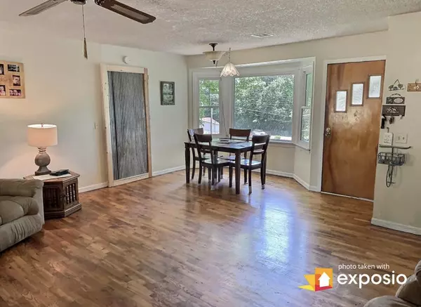 Seneca, MO 64865,812 Quarry RD