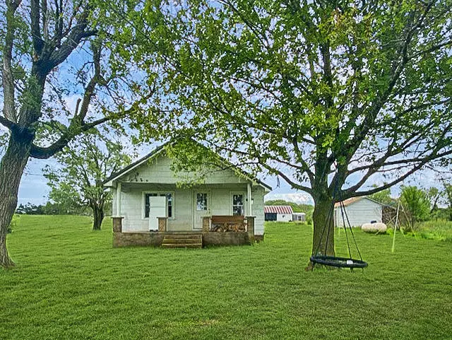 5988 C-H HWY, Hartville, MO 65667