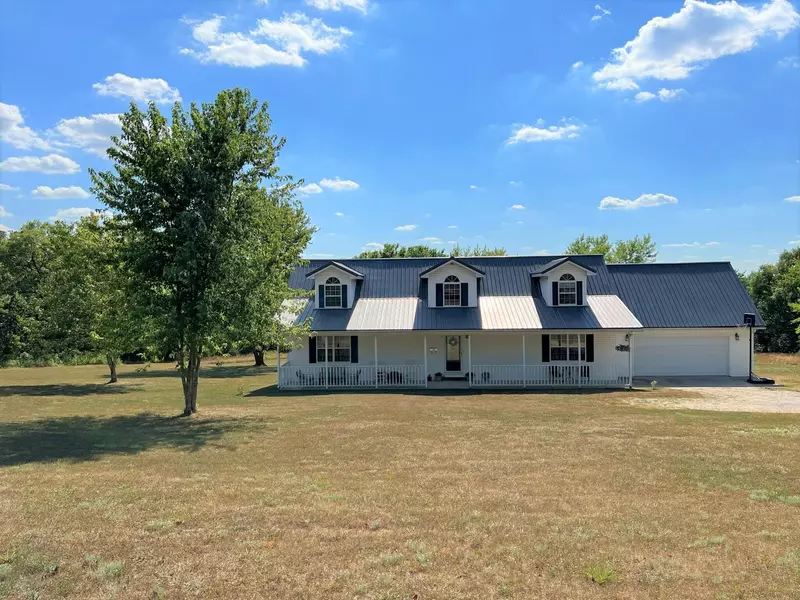 135 State Road P, Long Lane, MO 65590