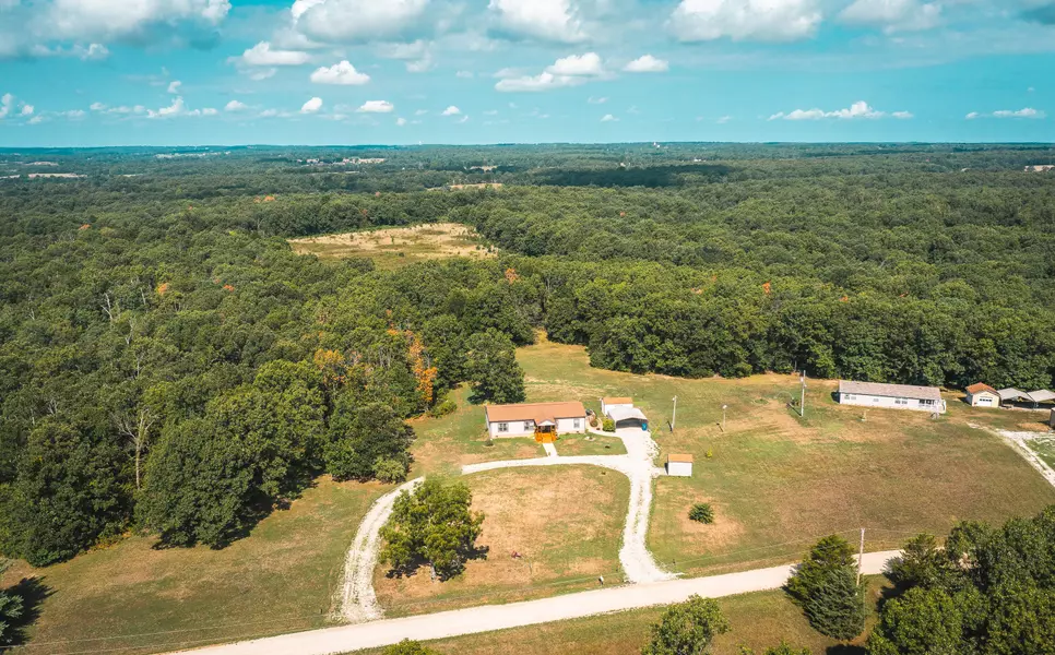 19603 Clover RD, Lebanon, MO 65536