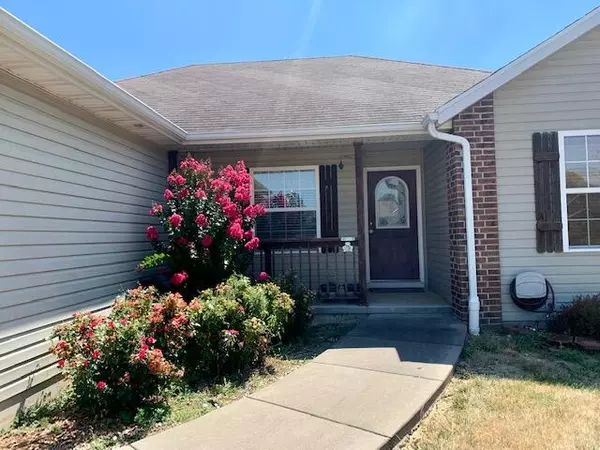 Clever, MO 65631,304 N Seminole