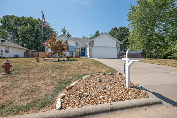 Clever, MO 65631,324 W Cherokee