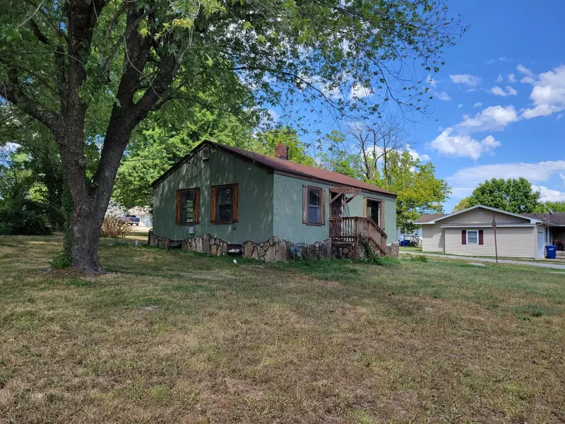 200 W Pennsylvania AVE, Mansfield, MO 65704