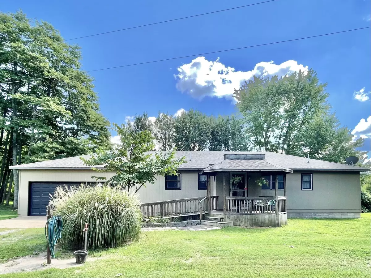 Dora, MO 65637,915 County Road 6140