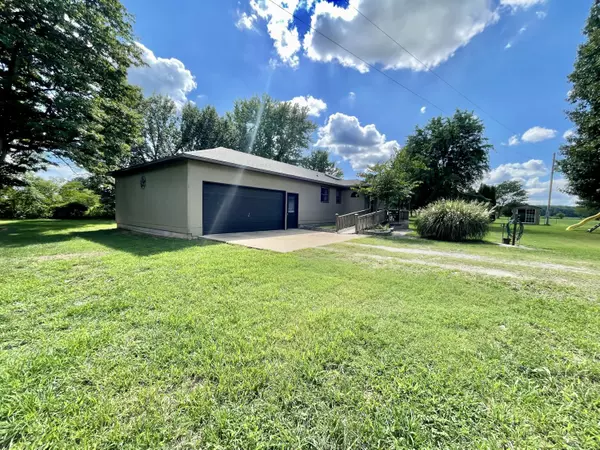 Dora, MO 65637,915 County Road 6140