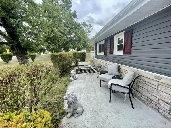 Clever, MO 65631,113 N Public AVE