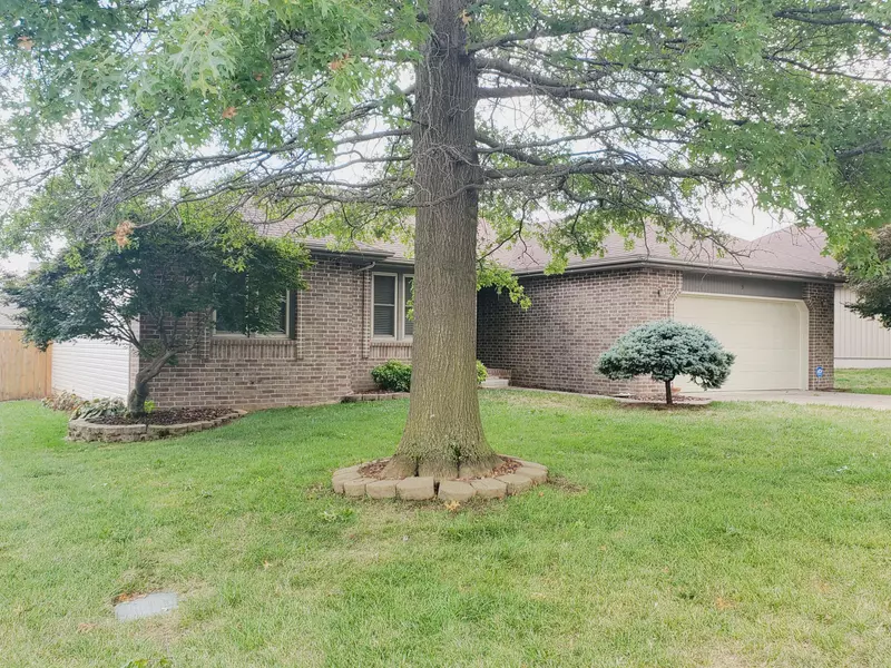 914 Erin CT, Nixa, MO 65714