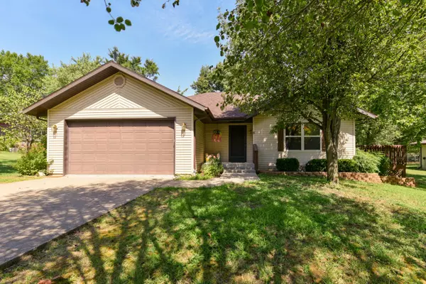 8 Edgemont DR, Kimberling City, MO 65686