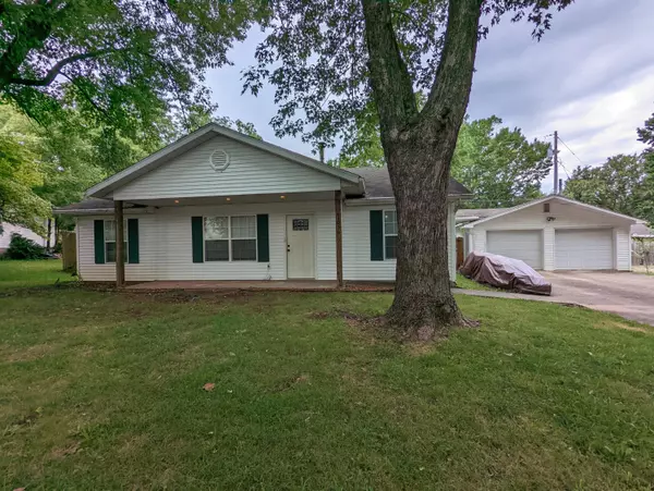 305 S 8th ST, Ozark, MO 65721