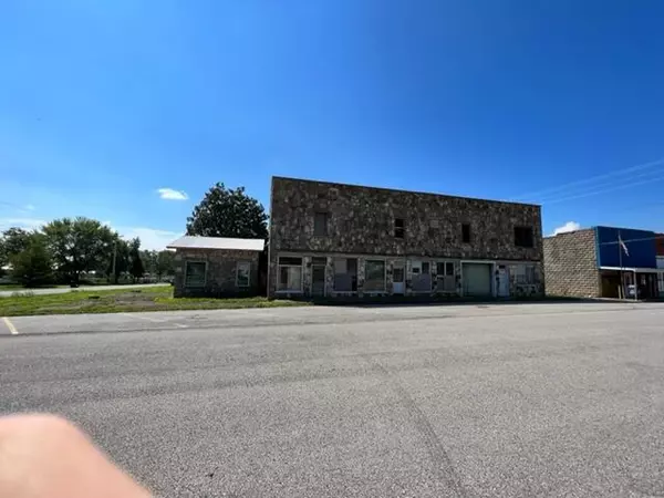 Koshkonong, MO 65692,301 Diggins ST