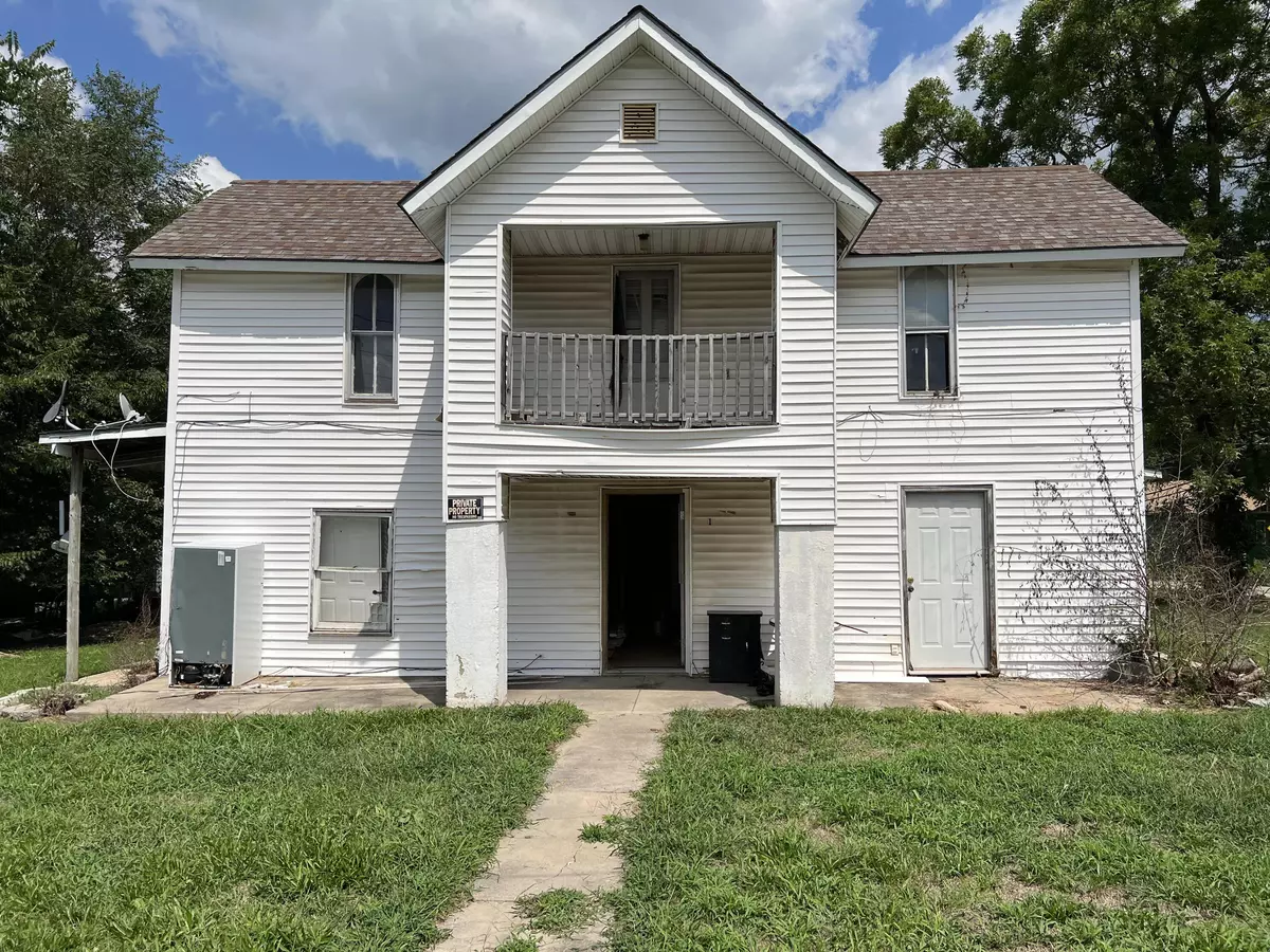 Ava, MO 65608,208 E Benton Avenue