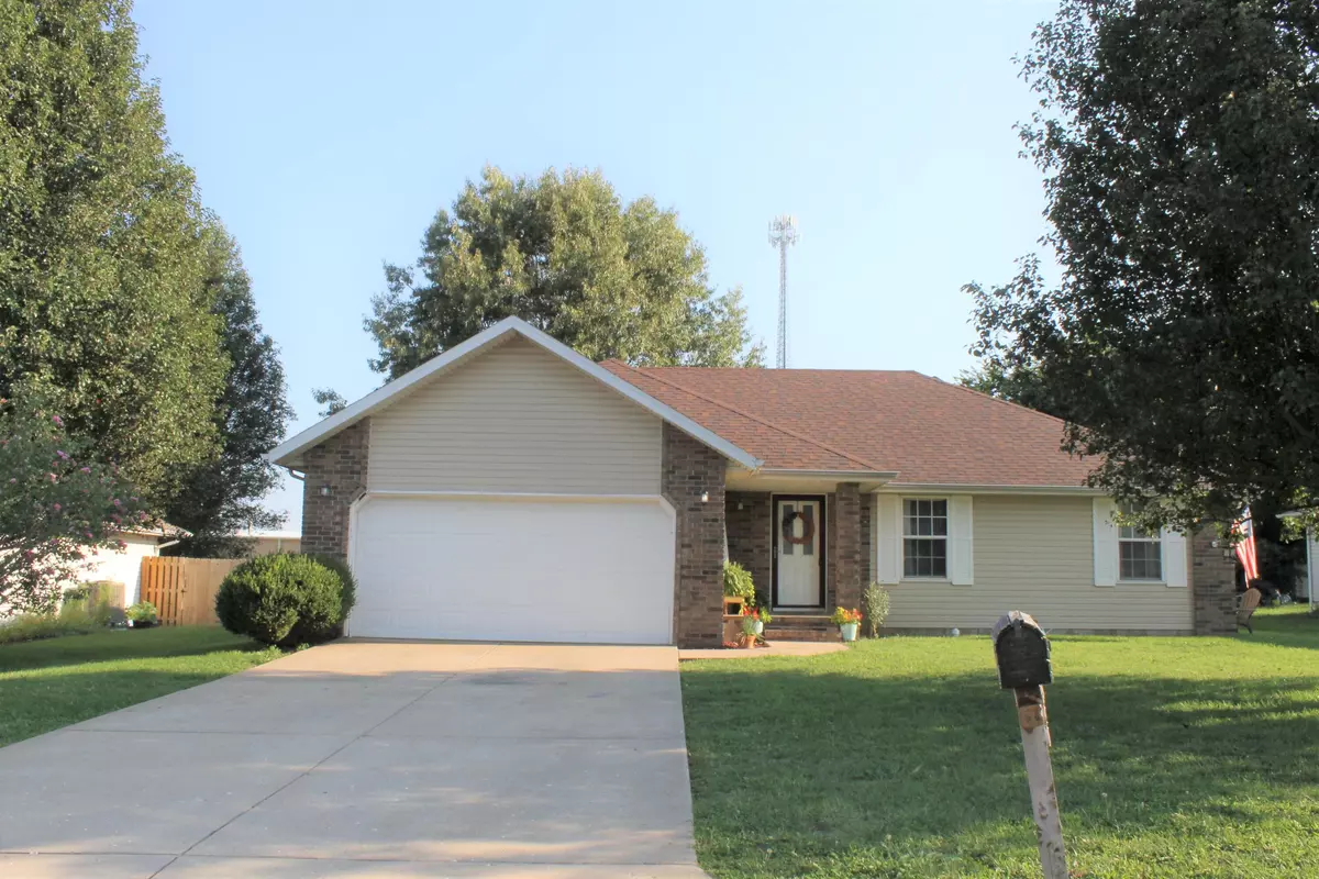 Clever, MO 65631,204 E Blue Jay ST