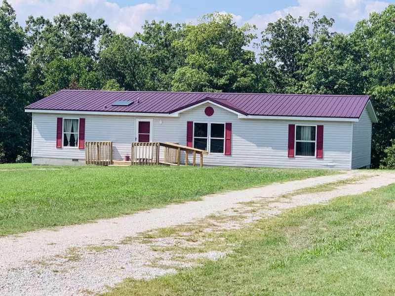 23892 Farm Road 2085, Aurora, MO 65605