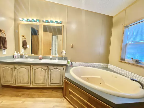 Anderson, MO 64831,3657 3535 Peach Orchard RD