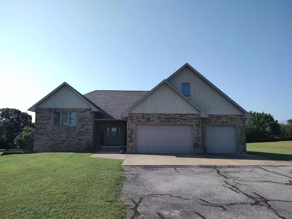 4318 S 94th RD, Bolivar, MO 65613