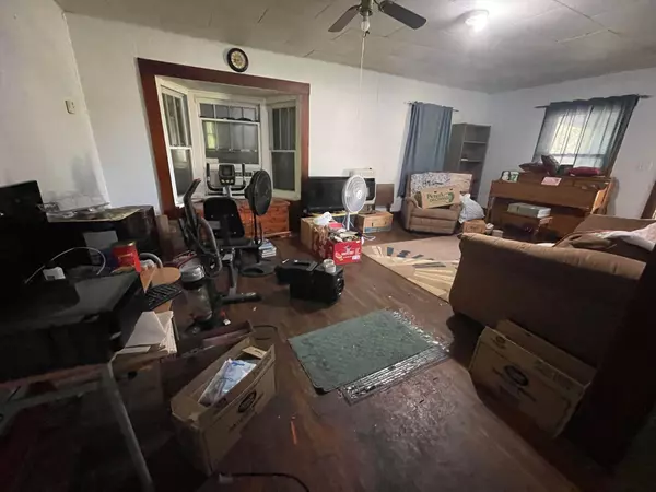 Ava, MO 65608,309 E Webster