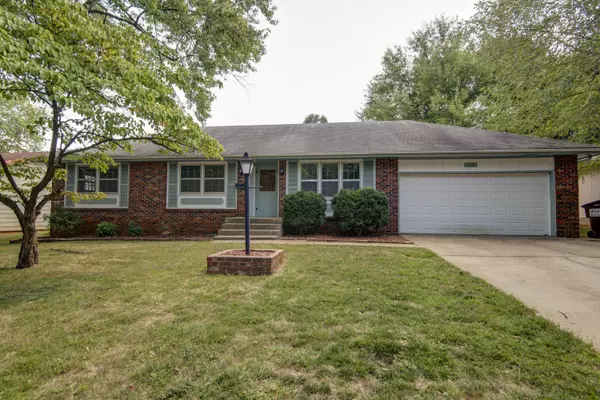 604 E Woodland ST, Springfield, MO 65807