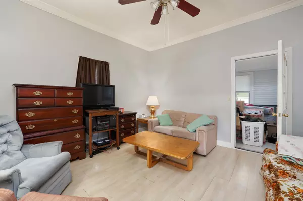 Crane, MO 65633,501 N Crane ST