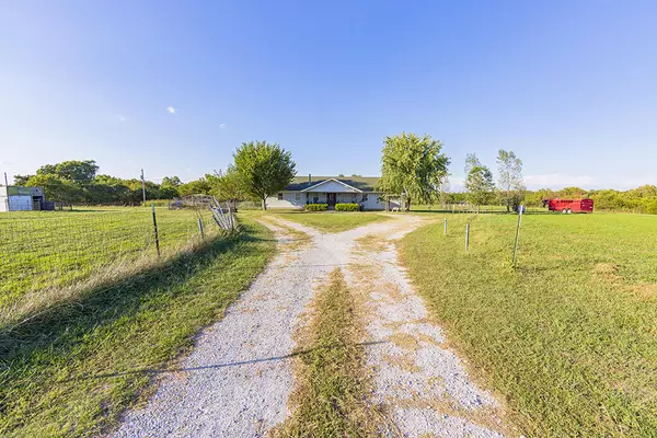 727 Banner RD, Goodman, MO 64843