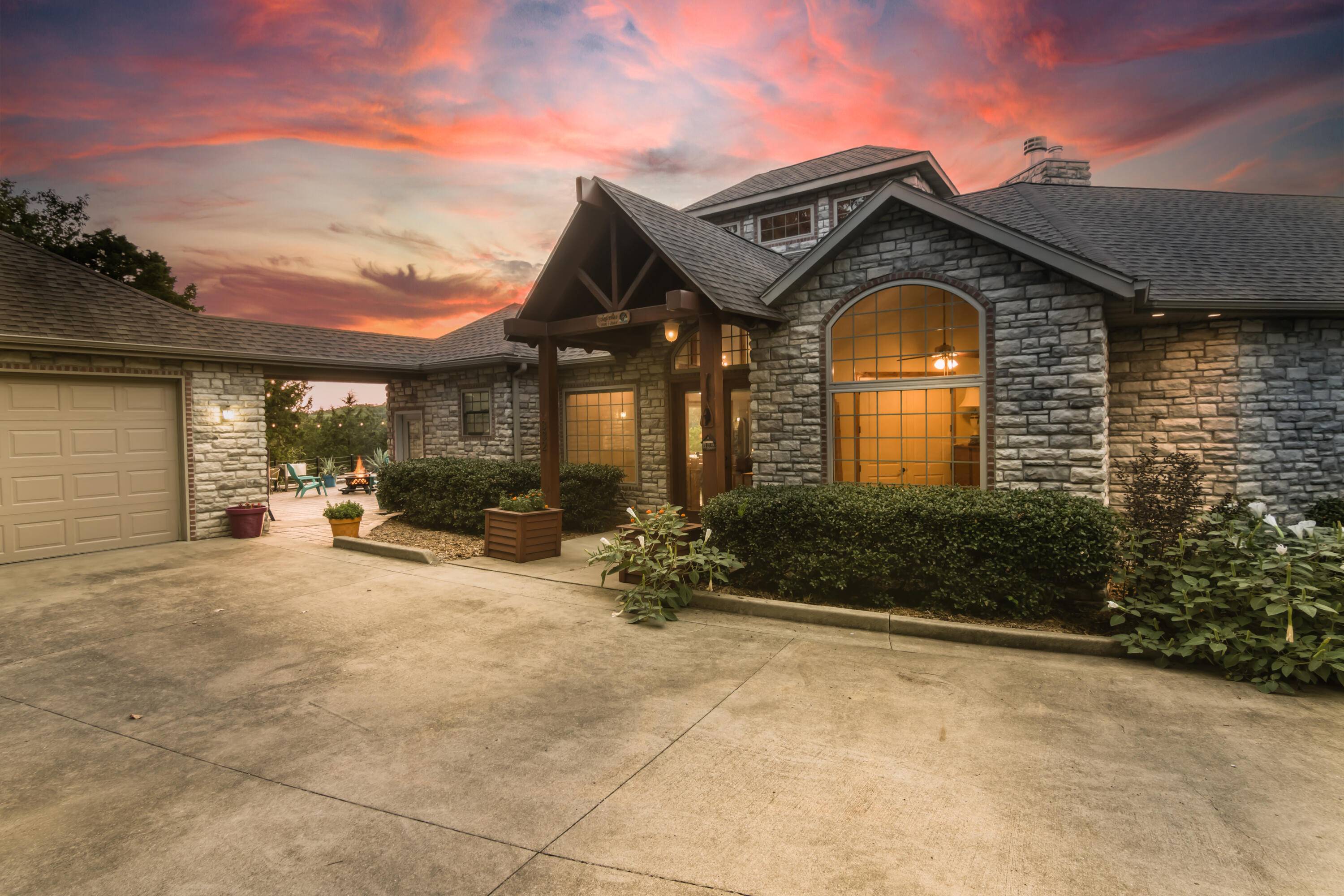 332 Majestic CIR, Branson, MO 65616